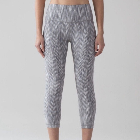 Lululemon Wunder Under High Rise Crop - Picture 1 of 6